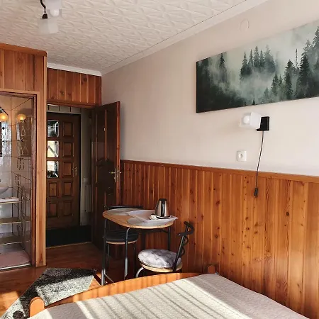 Δωμάτια σε οικογενειακή κατοικία Goscinne Angelika *